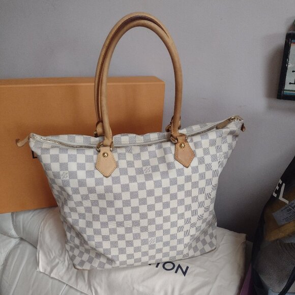 💯% authentic Louis Vuitton Saleya GM in da - Picture 7 of 16